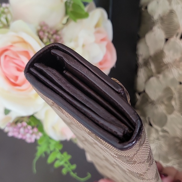 Authentic Gucci compact wallet - Picture 3 of 8